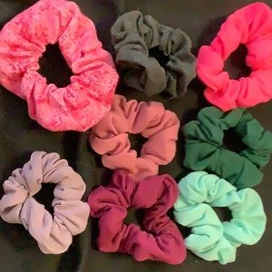 8 scrunchies